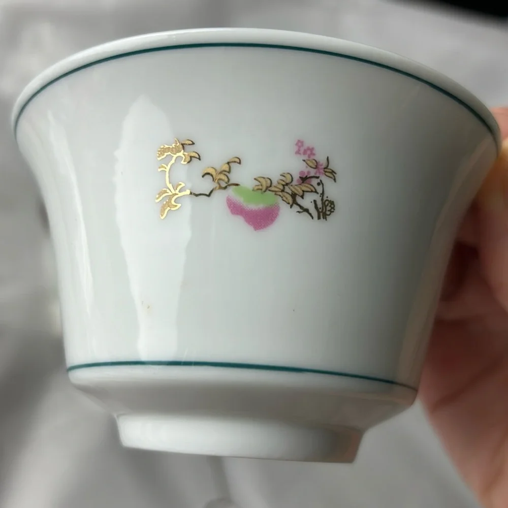 Cute vintage no handle tea cup